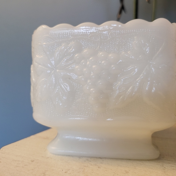 Achor Hocking Square Grape Milk Glass Footes Planter or Decor Dish - Picture 3 of 6